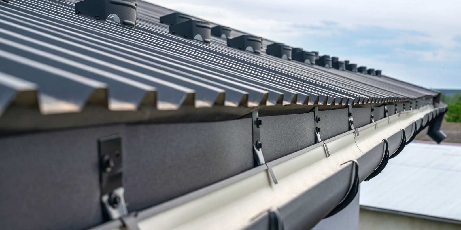 maintaining metal roof during dry season for longer lifespan